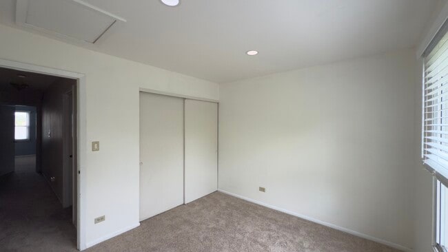 Building Photo - 385 Grissom Ct