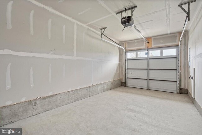 Building Photo - 16639 Green Glade Dr