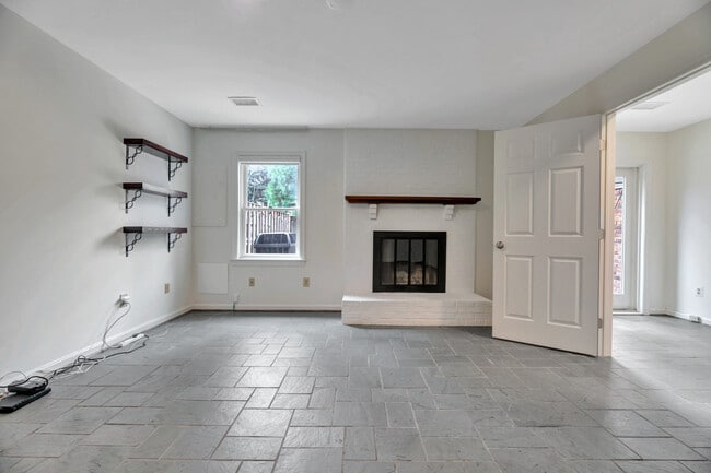 Building Photo - 1053 N George Mason Dr