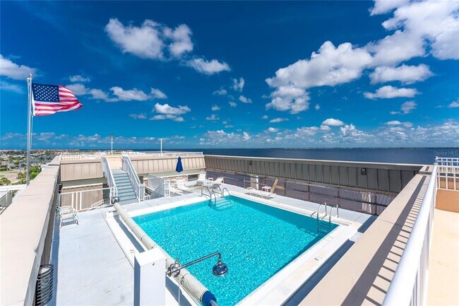 Building Photo - 1500 Park Beach Cir