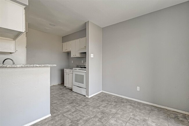 Building Photo - 13480 S Thorntree Dr