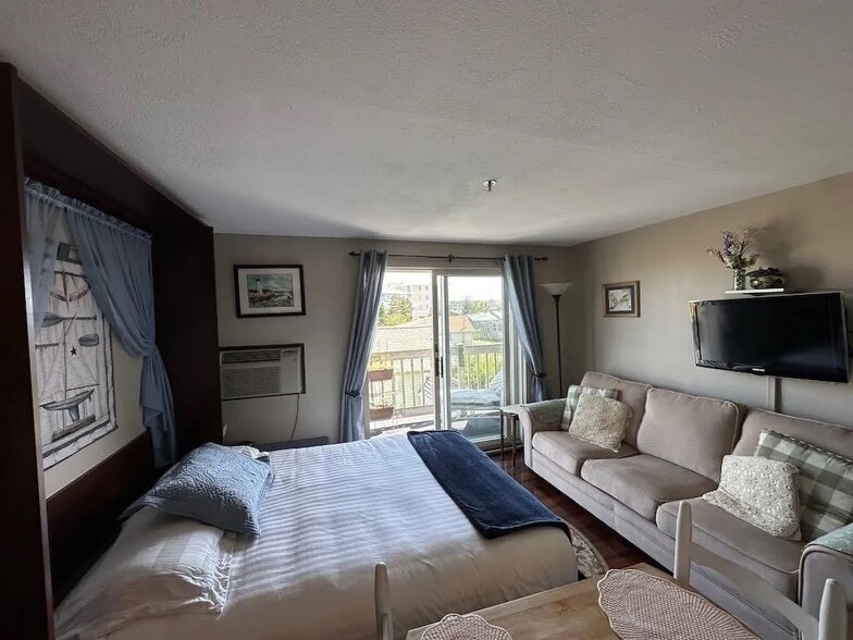 Building Photo - 500 Winnacunnet Rd