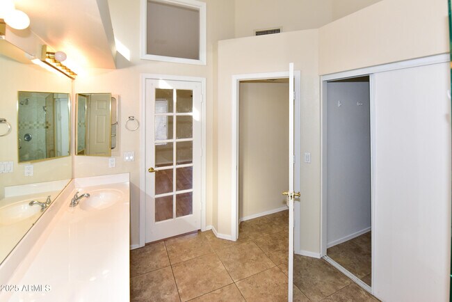 Building Photo - 1360 N Brentwood Pl