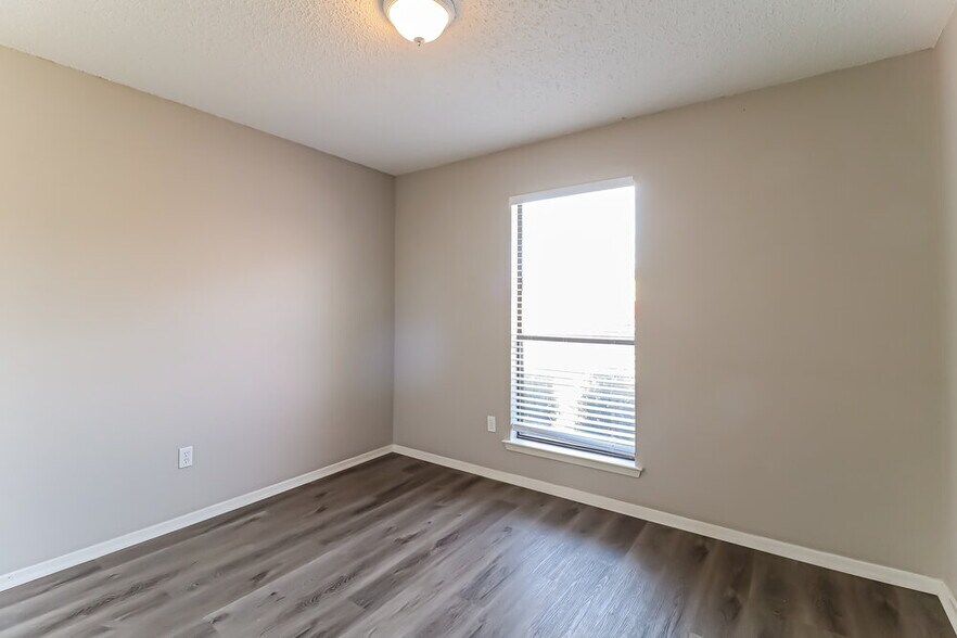 Building Photo - 2917 Highlawn Terrace