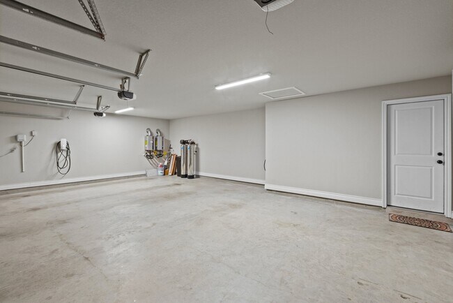 Building Photo - 1612 Eaton Pk