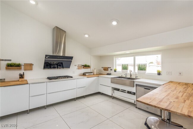 Building Photo - 3954 Keystone Ct