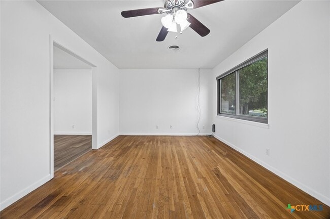Building Photo - 907 Jefferis Ave