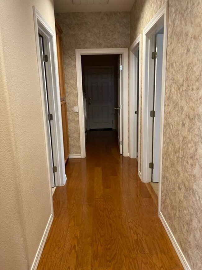 Building Photo - Turnkey Home, Ready For New Occupants!