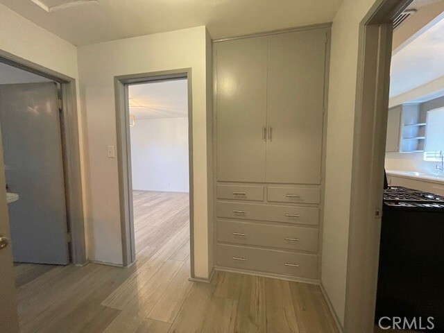 Building Photo - 2542 N Brighton St