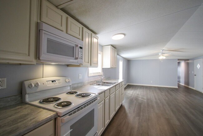 Building Photo - 351 Green Oaks Ct