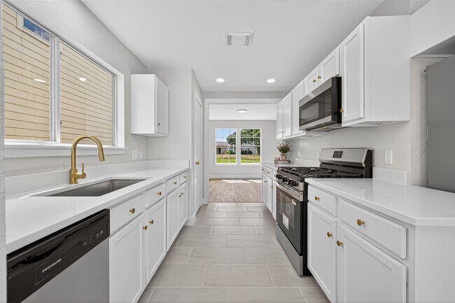 Building Photo - 19515 Fletcher Way Dr
