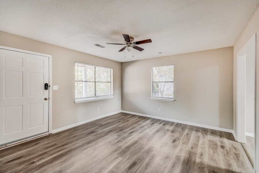 Building Photo - 1131 26th Ave N