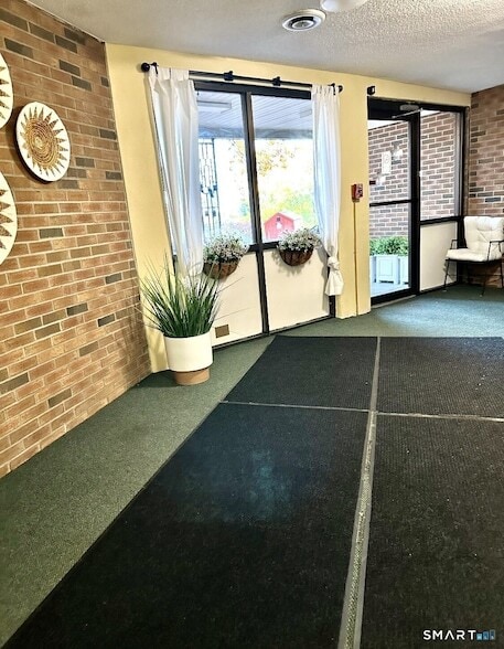 Building Photo - 126 Biruta St