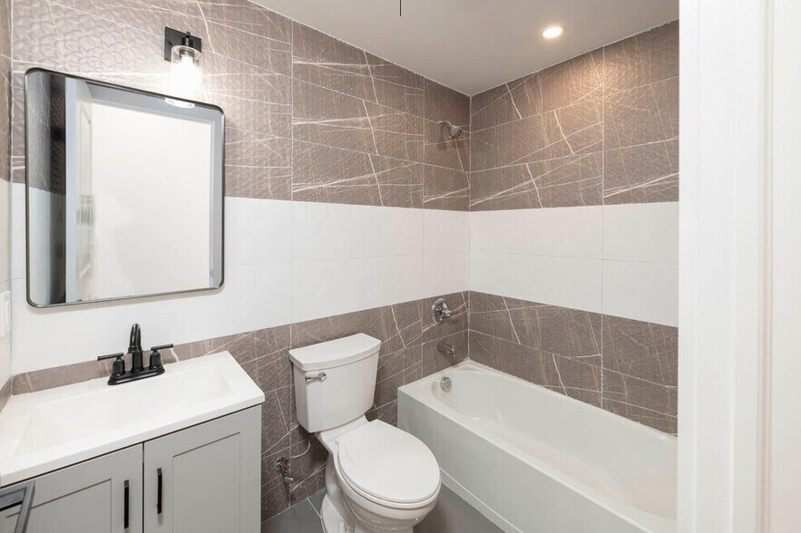 Building Photo - 125 Broughton Ave