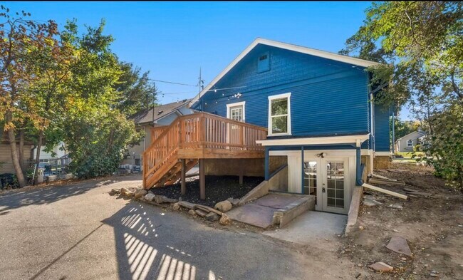 Building Photo - 2106 8th Ave