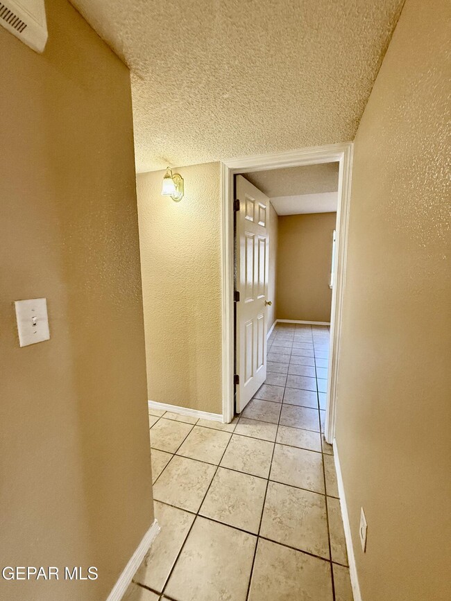 Building Photo - 3401 Tierra Zafiro Dr