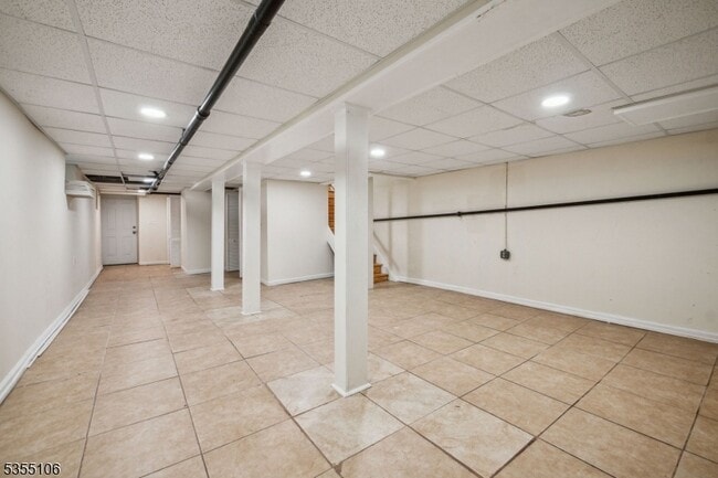 Building Photo - 6 Hughes Pl