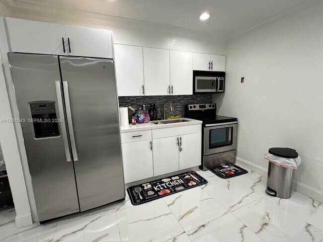 Building Photo - 6517 SW 18th St