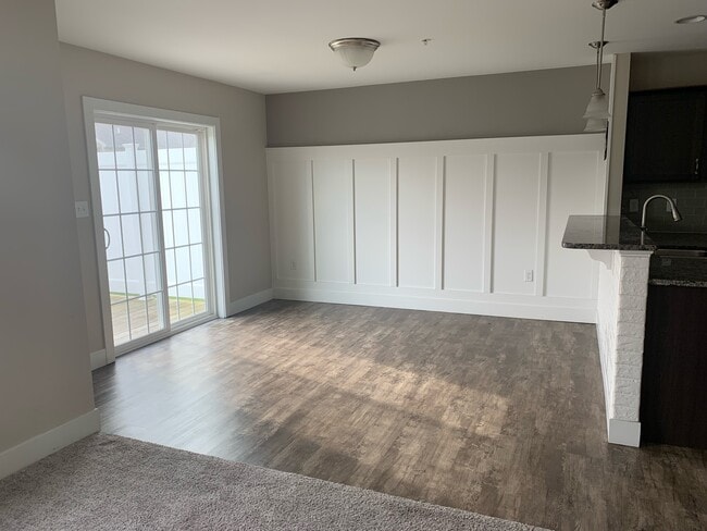 Building Photo - 2751 Post Dr