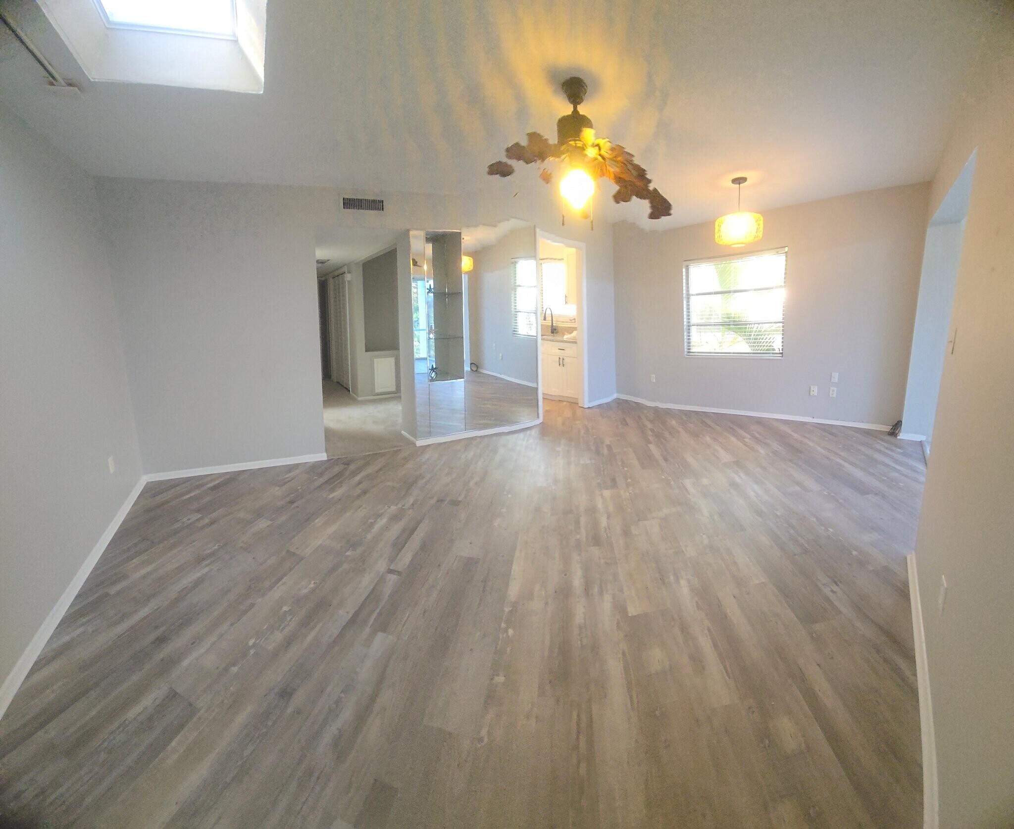 Building Photo - 10215 Manatee Ave W