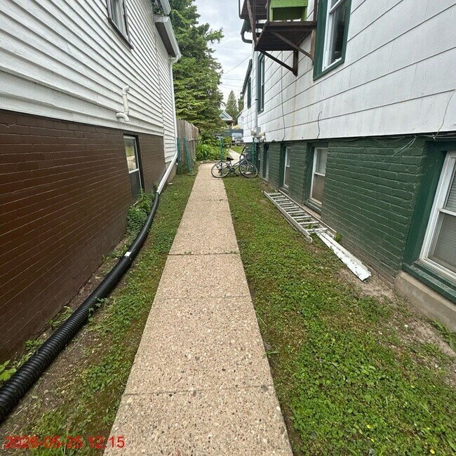 Building Photo - 2461 N Gordon Pl