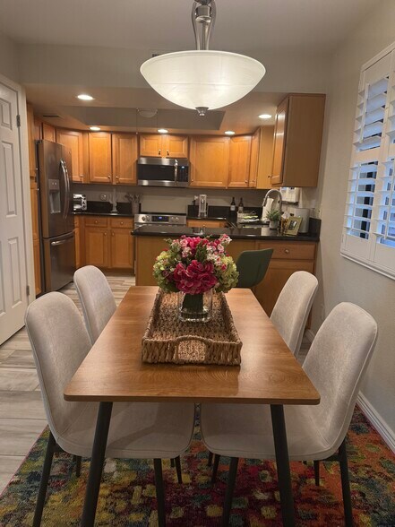 Breakast nook with mountain views - 12212 N Paradise Village Pky S