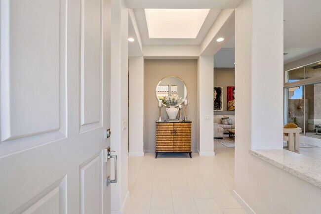 Building Photo - 502 Desert Holly Dr