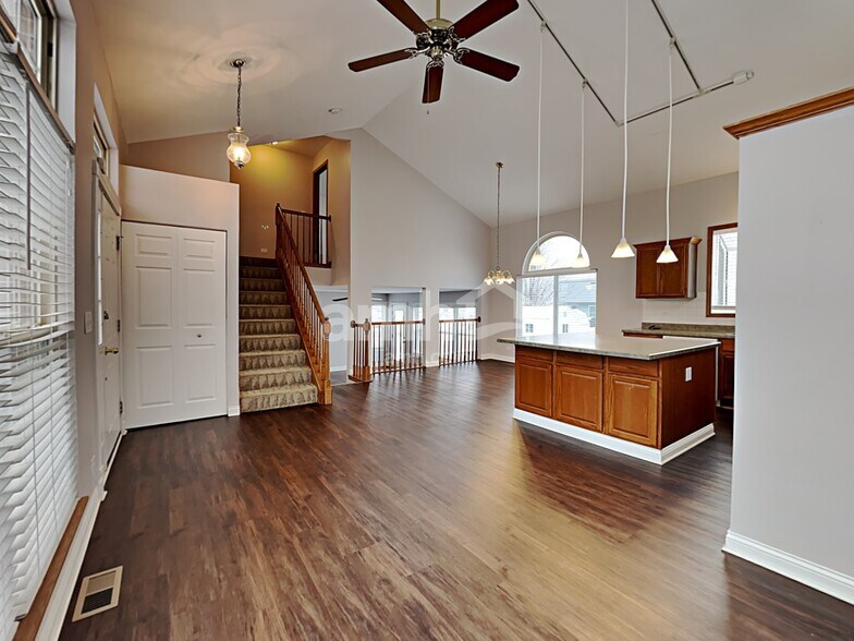 Building Photo - 571 Jenna Dr