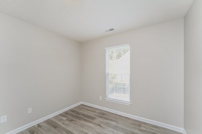 Building Photo - 161 Shephard Hill Dr