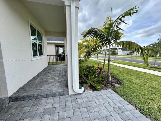 Building Photo - 9035 Dahlia Cir