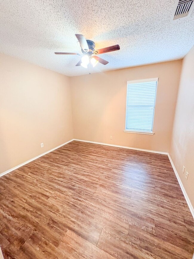 Building Photo - 100 Marylee Dr