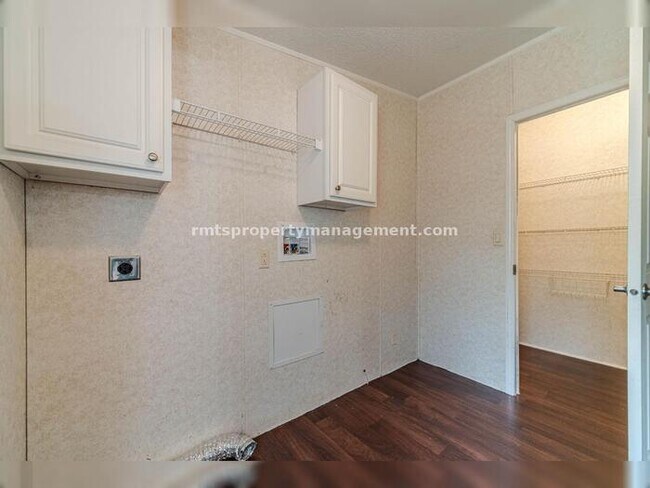 Building Photo - A COUNTRY DREAM! 4BR, 2BATH MANUFACTURED HOME, $1650./month