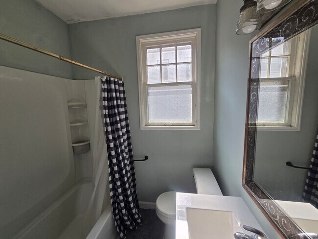 Building Photo - Charming Historic 2BR Apartment with Garag...