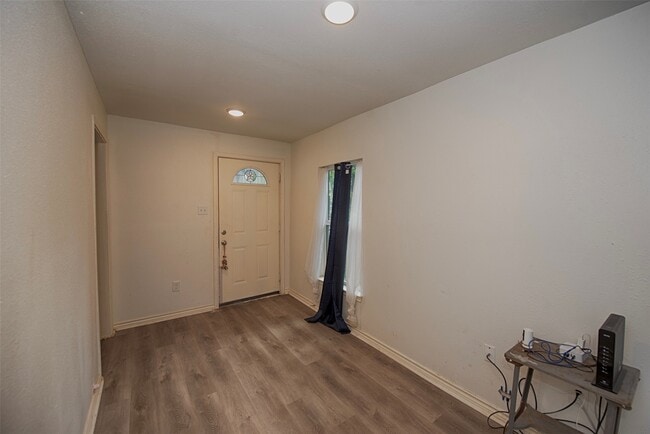 Building Photo - 2802 Canfield St