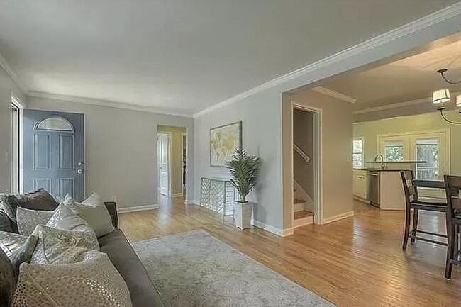 Building Photo - 5036 Mission Rd