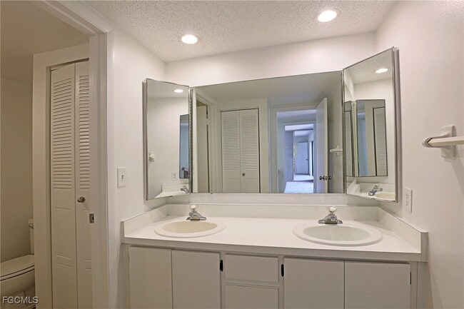 Building Photo - 1526 Park Meadows Dr