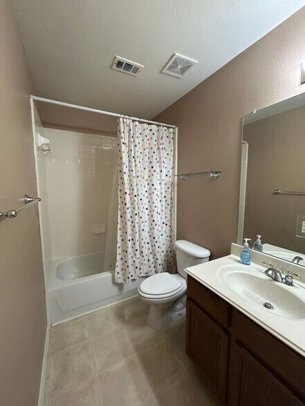 Building Photo - 753 Bridle Trail