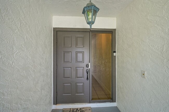 Building Photo - 1800 Primrose Ln