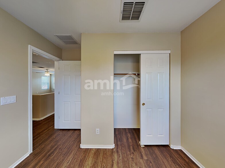 Building Photo - 765 W Flaming Arrow Dr