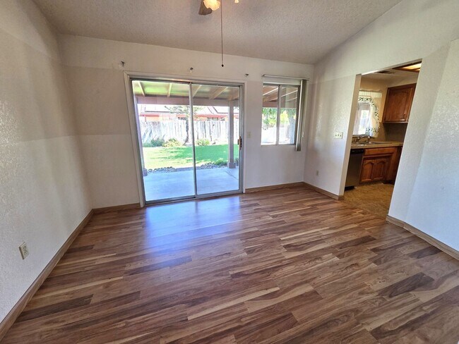 Building Photo - 550 Black Oak Ave