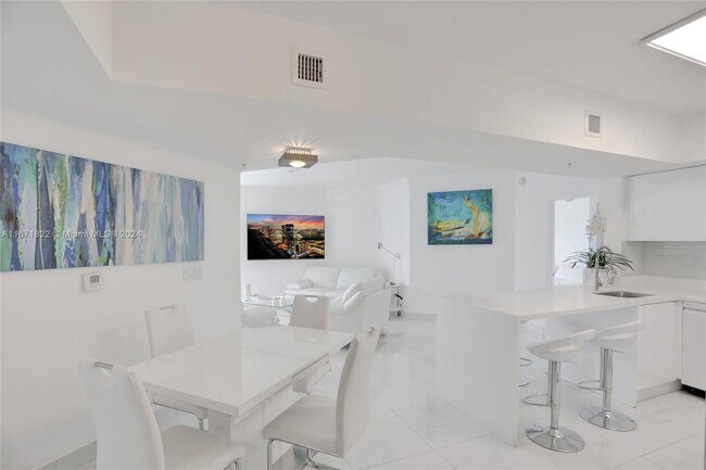 Building Photo - 16699 Collins Ave