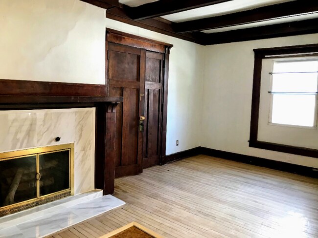 Building Photo - 149 E Gilman St
