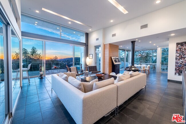 Building Photo - 2511 Wild Oak Dr