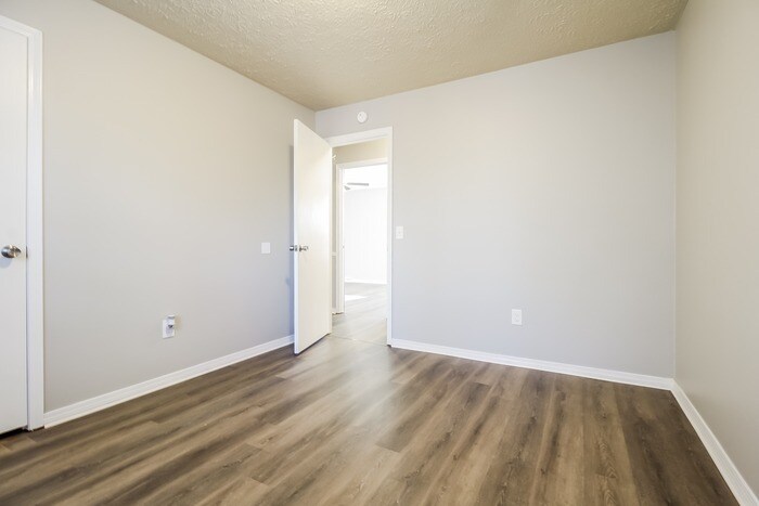 Building Photo - 121 Saratoga Dr