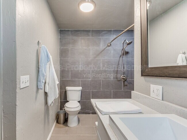 Building Photo - 4136 NW 61st Ter