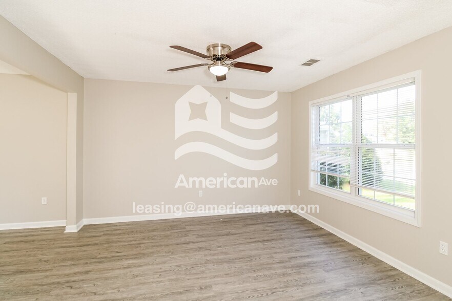 Building Photo - 402 Castle Ridge Dr