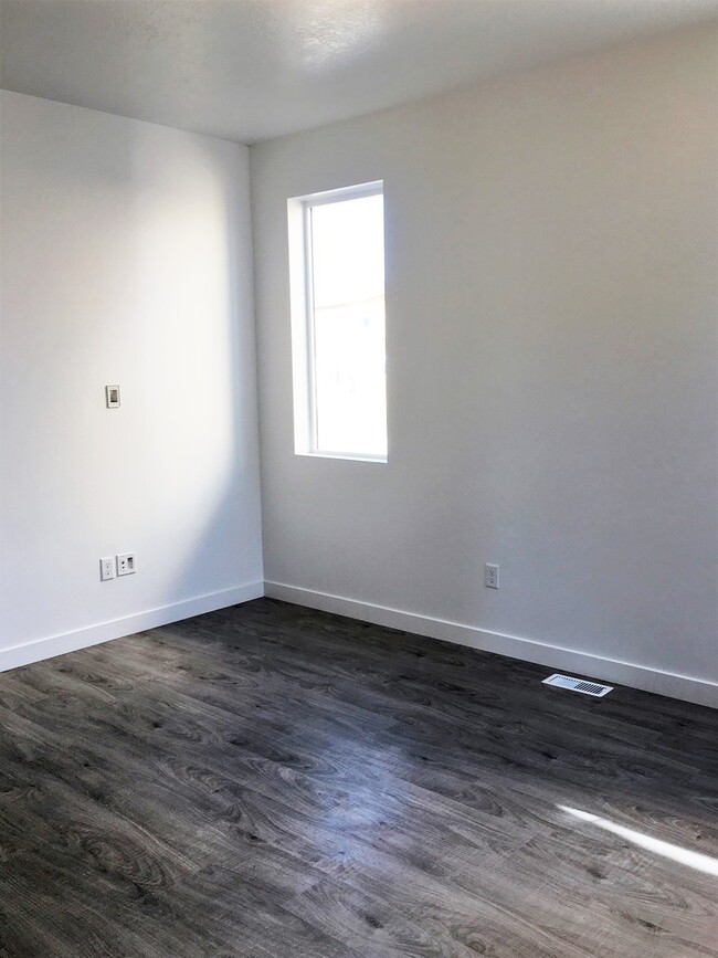 Building Photo - Beautiful 3 Bedroom Home in Herriman with ...
