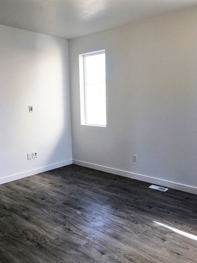 Building Photo - Beautiful 3 Bedroom Home in Herriman with Fenced Yard!!