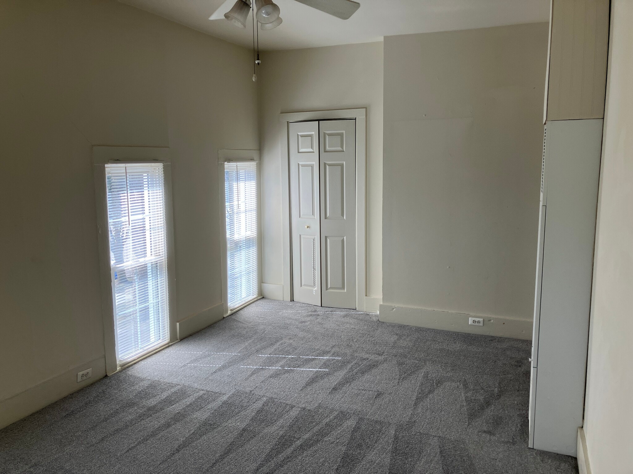 504 1/2 living room - 504 E Clinton St.