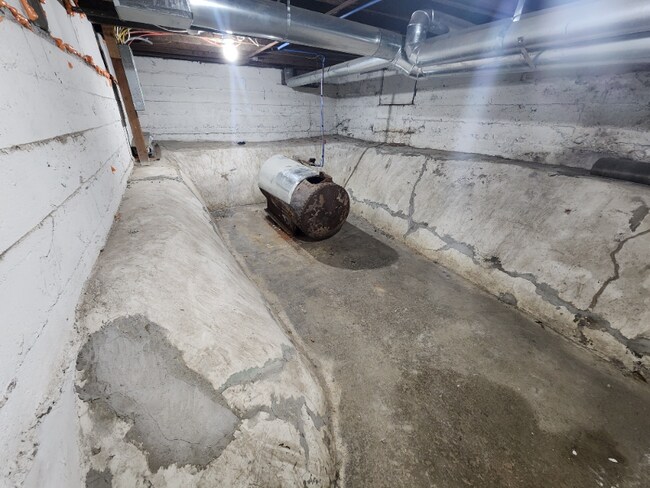 Building Photo - 214 E Belmont St